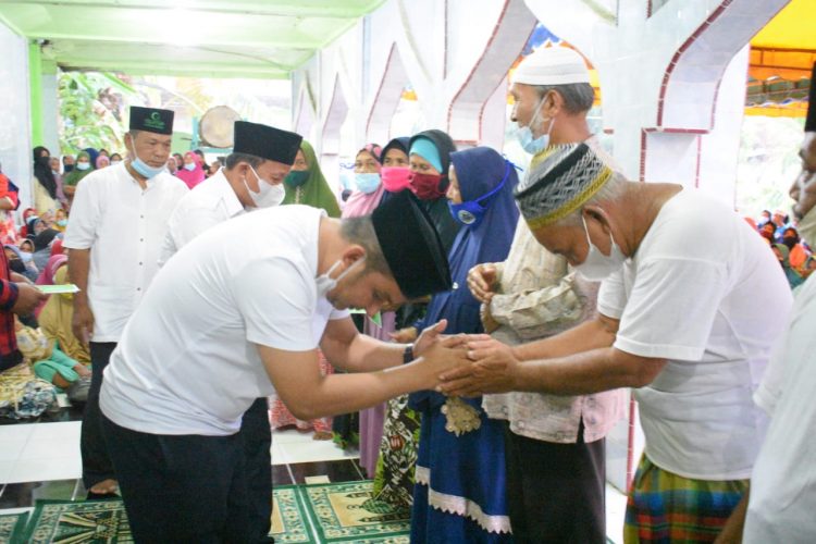 Bagikan Zakat Di Barus Bupati Bakhtiar Ahmad Sibarani Dulu Cuma Rp