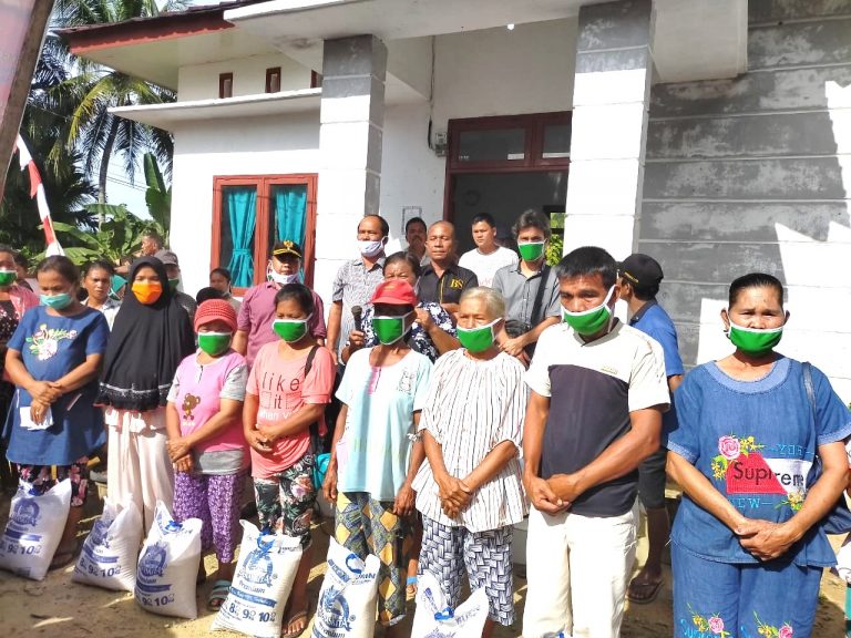 Bupati Tapanuli Tengah Kembali Berikan Bantuan Beras Kepada 575 KK Bupati Tapanuli Tengah Kembali Berikan Bantuan Beras Kepada 575 KK