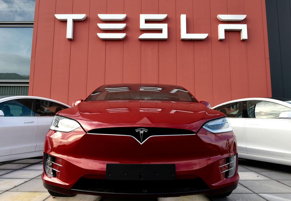 Tesla Raup Laba Bukan Dari Penjualan Mobil Demokratis