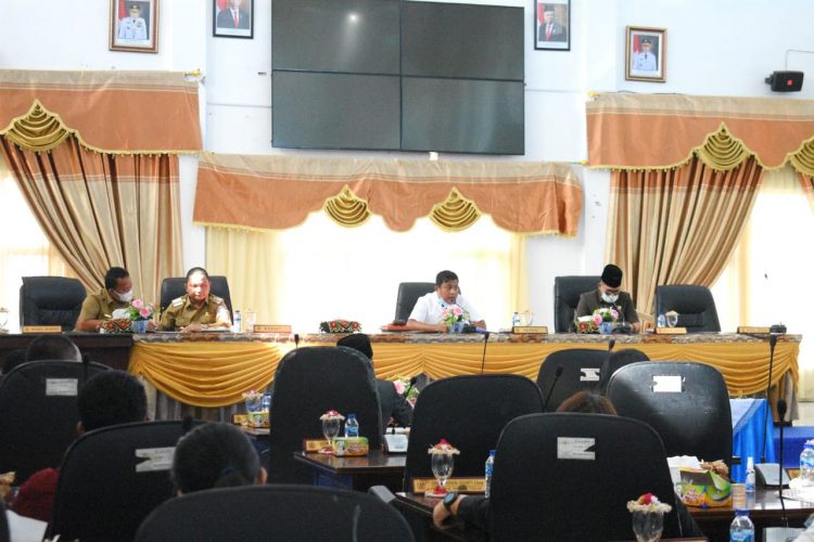 Bupati Tapanuli Tengah Dan Pimpinan Dprd Tandatangani Berita Acara