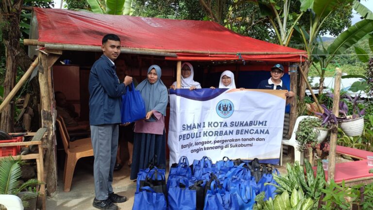 KCD WIL-V PROVINSI JABAR: APRESIASI 5 SMAN DI KOTA SUKABUMI BERIKAN BANTUAN DAMPAK  BENCANA KEPADA 50 SISWA SDN KARANG ANYAR KEC JAMPANG KULON KAB SUKABUMI