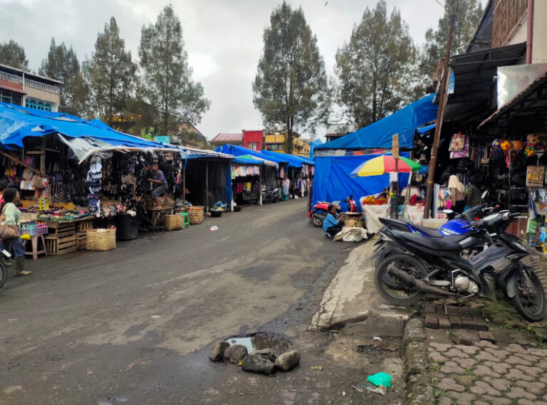 Pedagang Sekitar Terminal Berastagi Tolak Relokasi Bupati Karo