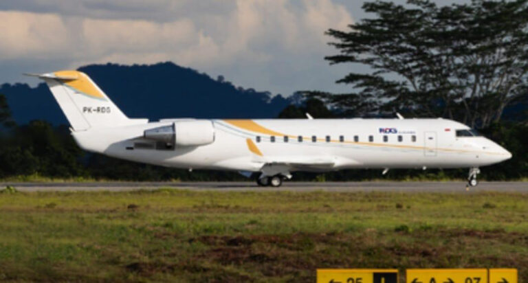 Jet Pribadi Lukas Enembe Dibeli Cash, Dibawa dengan 19 Koper dari Papua Jet Pribadi Lukas Enembe Dibeli Cash, Dibawa dengan 19 Koper dari Papua