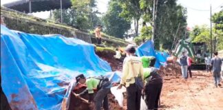 12 Jenazah Dievakuasi Karena Tembok TPU Jeruk Purut Roboh