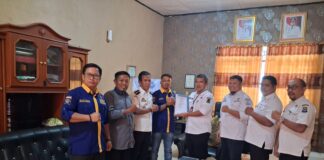 Lakukan Pergantian Kepala Lingkungan, Camat Binamu Lantik dan Serahkan 4 SK