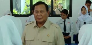 Prabowo: 75 Persen Sekolah di Indonesia Telah Terima Smartboard