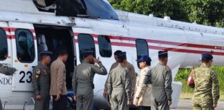 Gunakan Helikopter, Prabowo Tinjau Korban Bencana di Padang Pariaman dan Tanah Datar