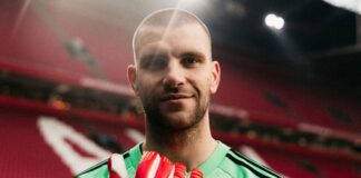 Maarten Paes Cetak Clean Sheet Pertama Bersama Ajax