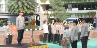 Apel Jam Pimpinan, Kapolres Jakbar Kombes Pol Twedi Aditya Bennyahdi Tekankan Pelayanan Humanis