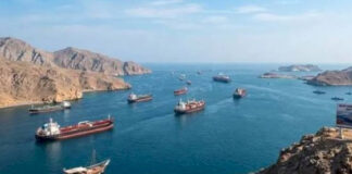 Iran Izinkan Kapal Tertentu Melintas di Selat Hormuz