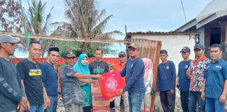 Peduli Terhadap Korban Kebakaran di Pala-Palasa, Lurah Bontoa Bersama Ketua TP PKK Serahkan Bantuan Secara Simbolis Kepada Korban Kebakaran